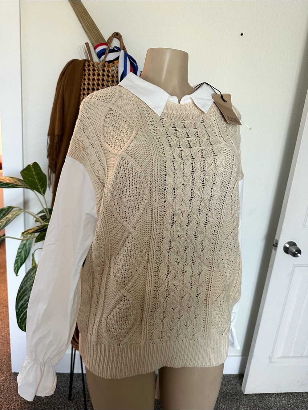 Women's Cable Knit Sweater Vest in Cream
